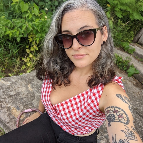 Profile Picture of Victoria Gallant (@victoriouslynn) on Poshmark