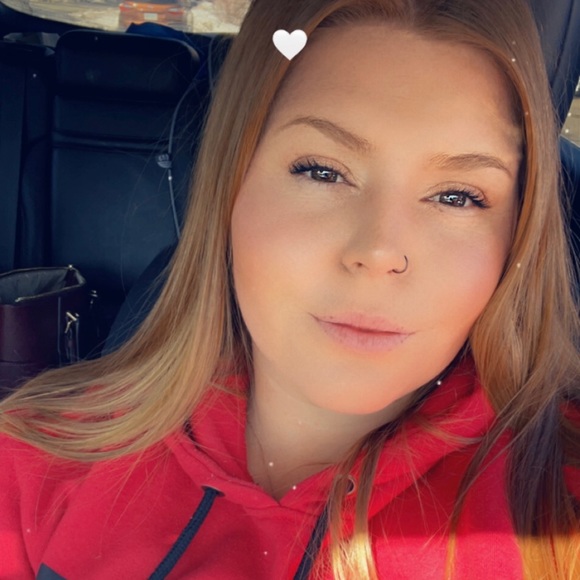 Profile Picture of Piper Smith (@piperrae95) on Poshmark