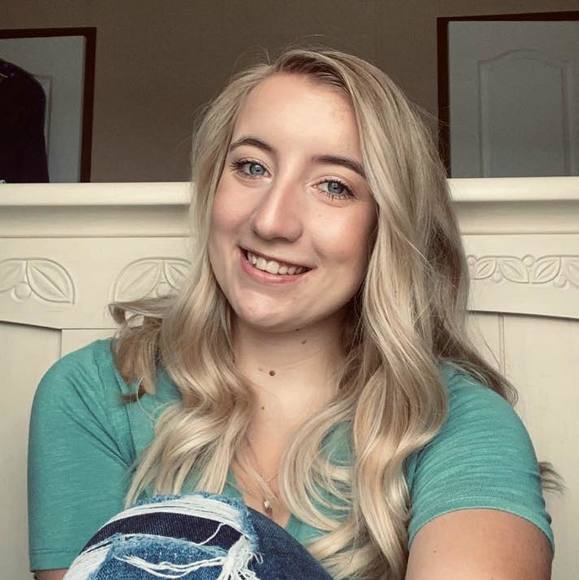 Profile Picture of Carlie Wagner (@carliewagner) on Poshmark