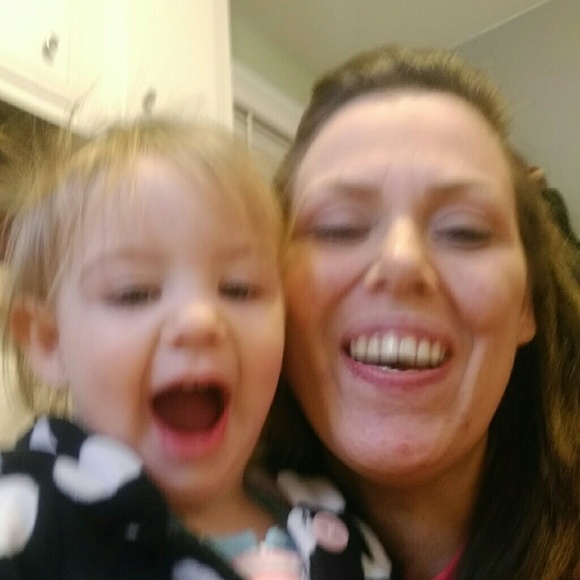 Profile Picture of Nicole Newsted (@nikkinews) on Poshmark