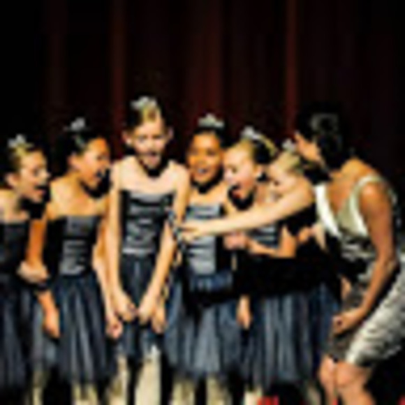 Profile Picture of Alicia Knopps (@diamondballet) on Poshmark