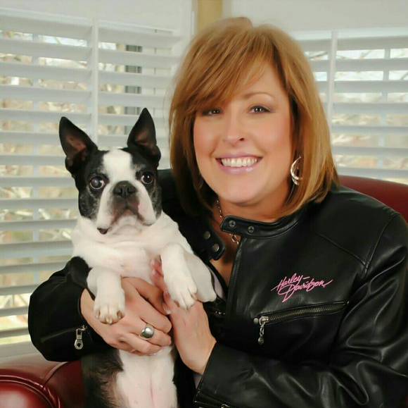 Profile Picture of Tina Liptrap (@tinamjl) on Poshmark