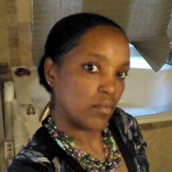 Profile Picture of Renee Chambers (@rchamber11727) on Poshmark
