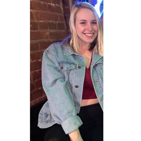 Profile Picture of Caroline Hefferon (@chefferon) on Poshmark