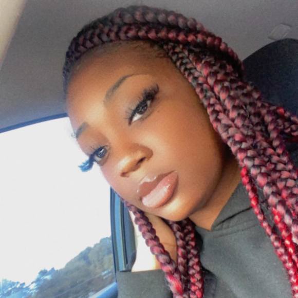 Profile Picture of Shanique Burnette (@smburnette14) on Poshmark