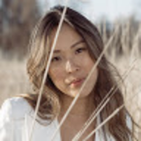 Profile Picture of Emily Chow (@emilyjchow) on Poshmark