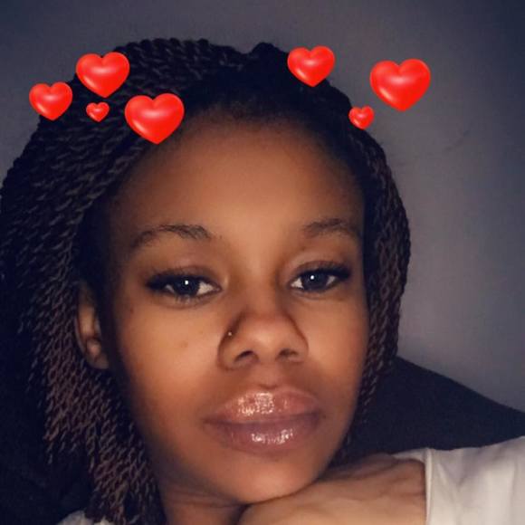 Profile Picture of Emerald Jones (@omuniqieklemmer) on Poshmark