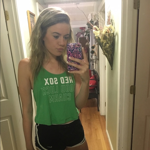Profile Picture of Tori Foster (@torifosterr) on Poshmark
