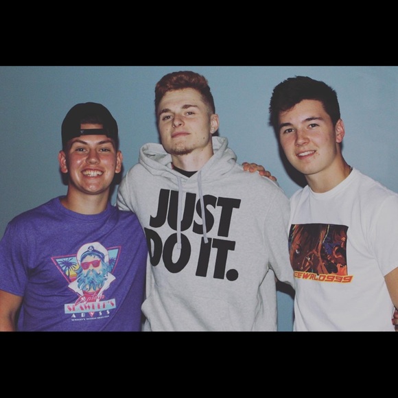 Profile Picture of Brett Mordas (@bmordas) on Poshmark