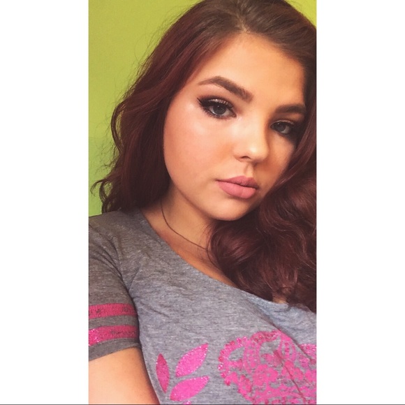 Profile Picture of Emily Marticello (@emartic12) on Poshmark