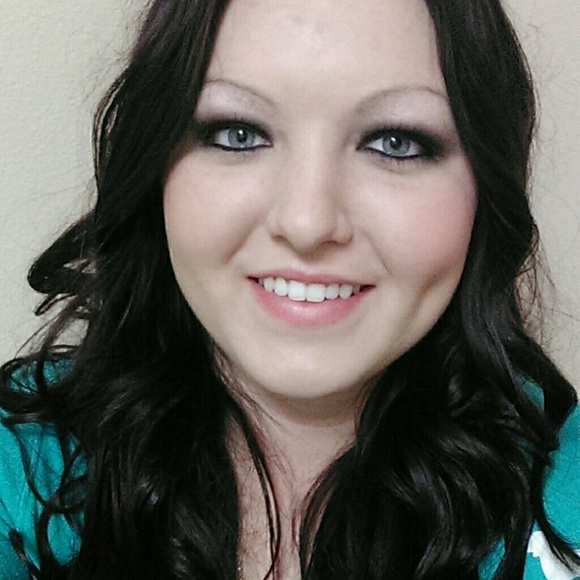 Profile Picture of Jannae Strunk (@jannae4) on Poshmark