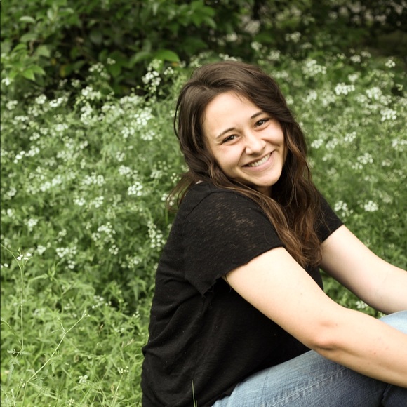 Chelsea Hennard - Poshmark Profile Picture of Chelsea Hennard (@chelseahennard) on Poshmark