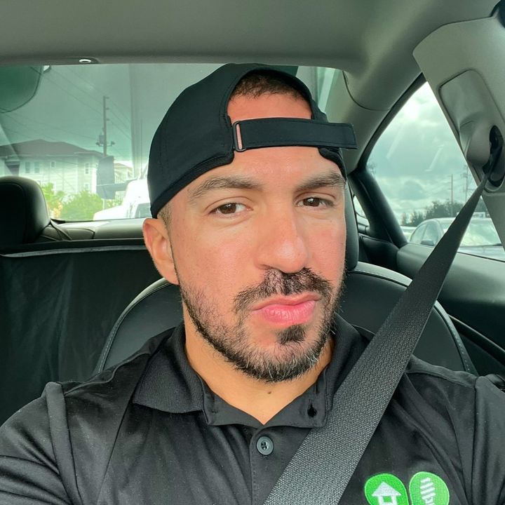 Profile Picture of Adrian (@adrian_e_riv) on Tiktok