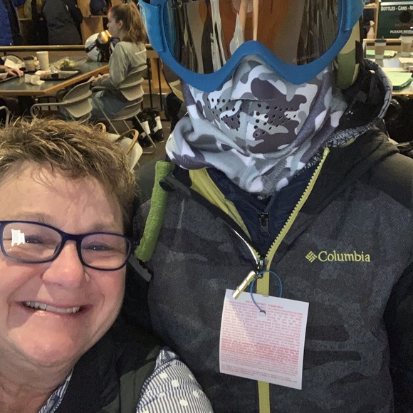 Profile Picture of Brenda Roberts (@ivjl2274) on Poshmark