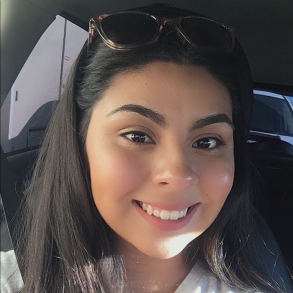 Profile Picture of Divany Obeso (@divany_obeso) on Poshmark