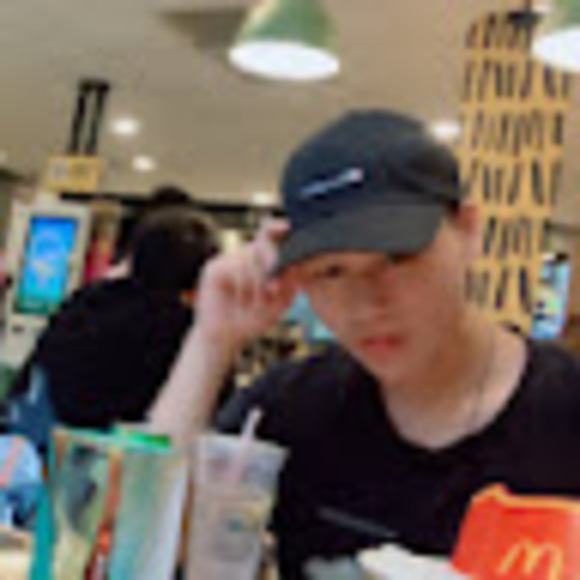 Yanming Kuang - Poshmark Profile Picture of Yanming Kuang (@yanmingkuang) on Poshmark