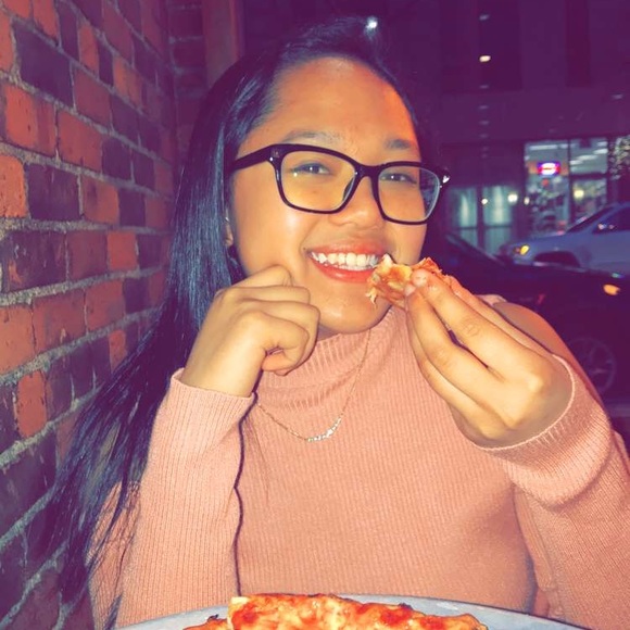 Profile Picture of Shannon Nasution (@shannonnasution) on Poshmark