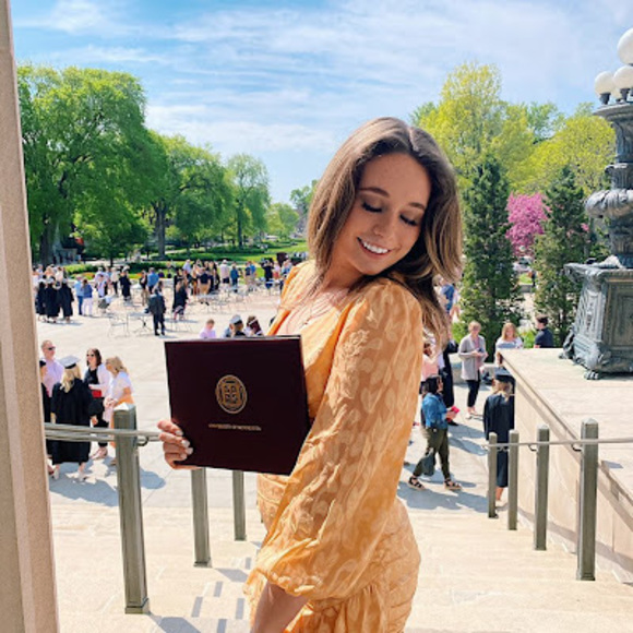 Profile Picture of Savannah Karberg (@savkarberg99) on Poshmark