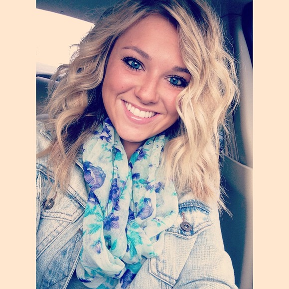 Profile Picture of Alex Stanford (@alexstanford) on Poshmark