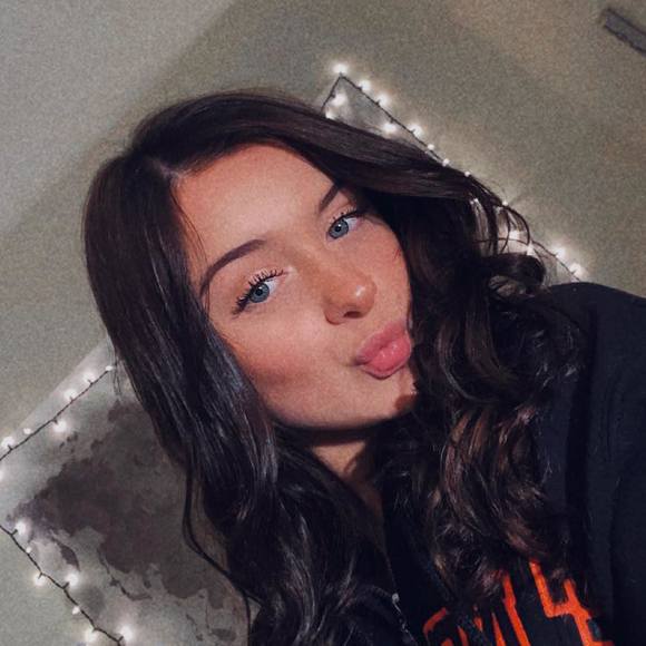 Profile Picture of Joleisa Sizer (@sizer3704) on Poshmark