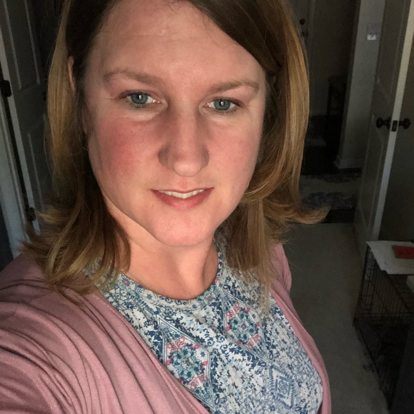 Profile Picture of Belinda Moeck (@bmoeck) on Poshmark