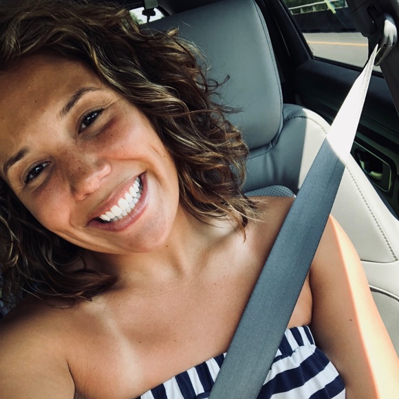 Profile Picture of Samantha Garrett (@sgarrett_) on Poshmark