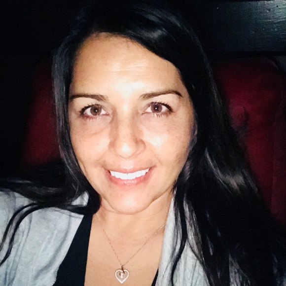 Profile Picture of Danielle Shirk (@jazzyd73) on Poshmark