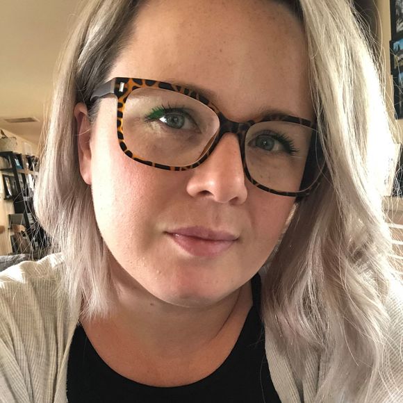 Profile Picture of Jennifer Daane (@jenndaane) on Poshmark