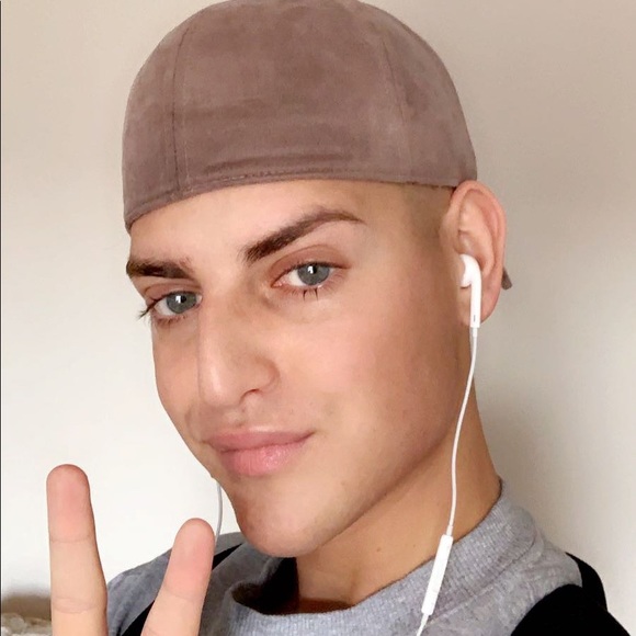 Profile Picture of Jason Mollick (@jasonmollick) on Poshmark