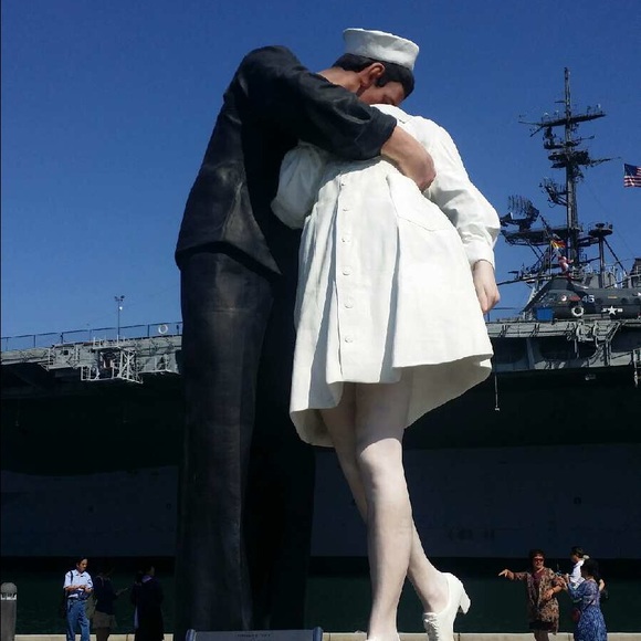 Profile Picture of Victoria Apodaca (@vapodaca) on Poshmark