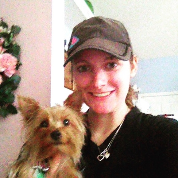 Profile Picture of Liz Mcvicker (@mcvicker001) on Poshmark