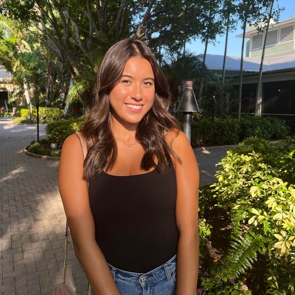 Profile Picture of Vanessa Waskowski (@v_waskowski) on Poshmark