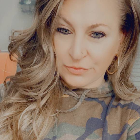 Profile Picture of Crystal Carter (@clc2u2) on Poshmark