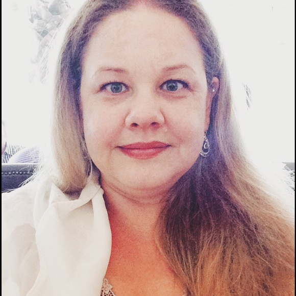 Profile Picture of Stephanie Carlson (@sauryn23) on Poshmark