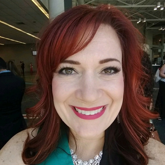 Profile Picture of Joellen Bare (@jojopinkmk) on Poshmark