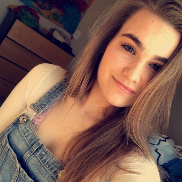 Profile Picture of Teddie Fornwalt (@teddie_98) on Poshmark