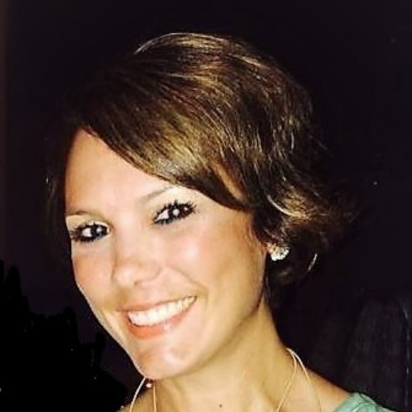 Profile Picture of Kimberly Raymer (@klraymer) on Poshmark