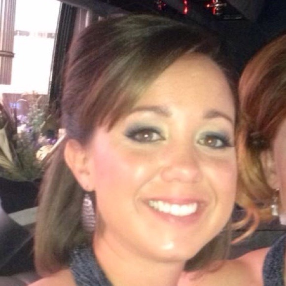 Profile Picture of Stephanie Zunic (@zuns322) on Poshmark