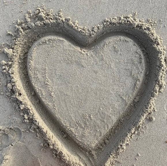 Profile Picture of Michelle Walty (@mnwalty13) on Poshmark