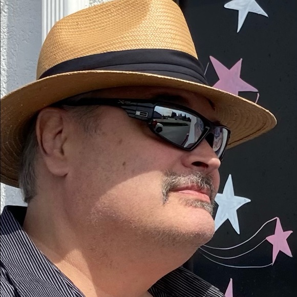 Profile Picture of Robert Read (@robertread671) on Poshmark