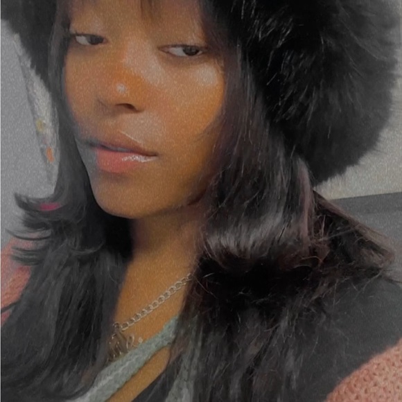 Profile Picture of Ariel Rosa (@nailah_babygirl) on Poshmark