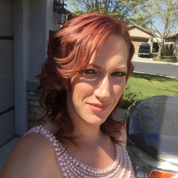 Profile Picture of Jen Lagomarsino (@jenlago21) on Poshmark