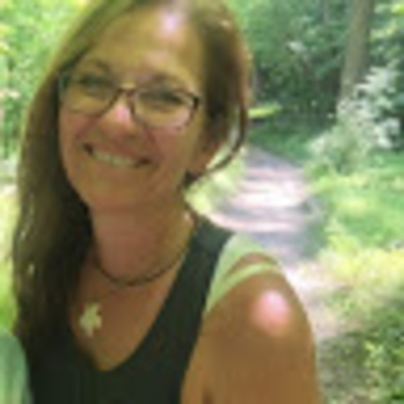 Profile Picture of Debra Blye (@debrablye) on Poshmark