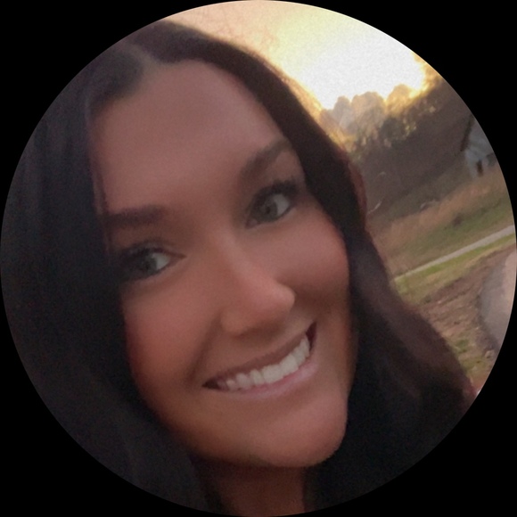 Profile Picture of Kellie Cantrell (@knug15) on Poshmark