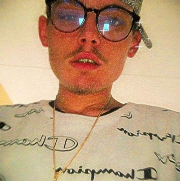 Profile Picture of Lap Youngen (@lapyoungen) on Poshmark