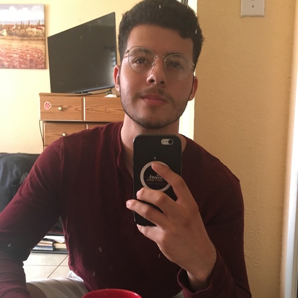 Profile Picture of Julian Alberto (@voltek99) on Poshmark
