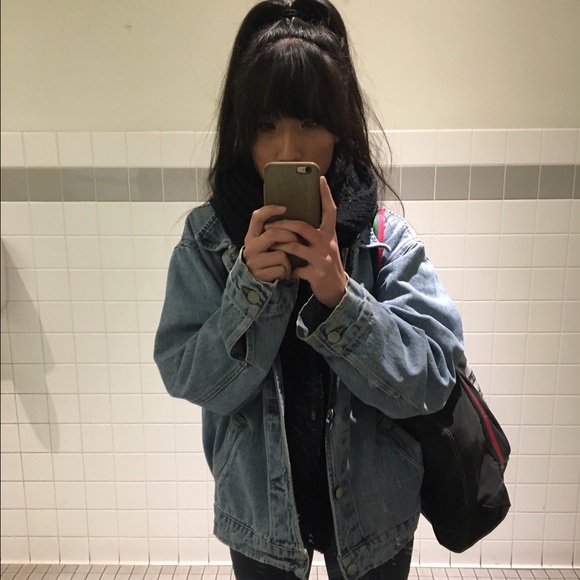 Profile Picture of Alice Sin (@flowrpetals) on Poshmark