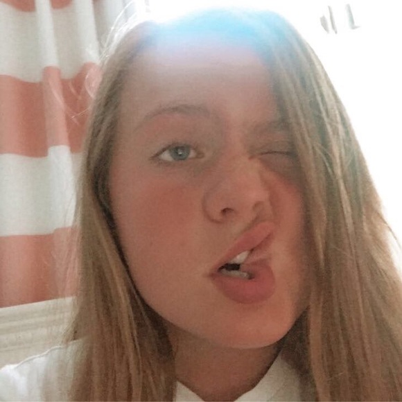 Profile Picture of Lily Rowe (@lrowe134) on Poshmark