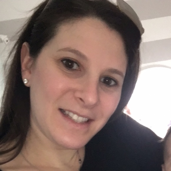 Profile Picture of Shira Greenbaum (@shiragreenbaum) on Poshmark