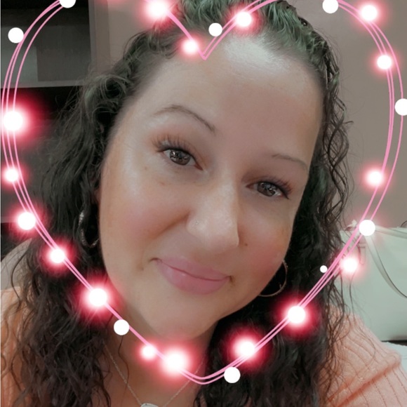 Profile Picture of Tiffany Morton (@tmariemorton) on Poshmark